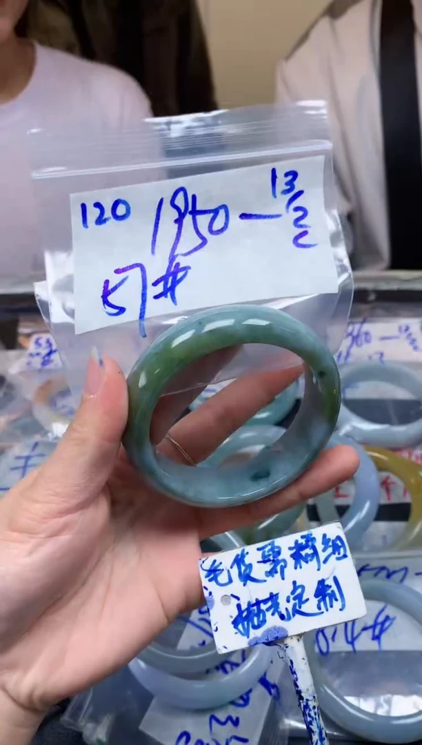 【闪购商品】定制翡翠未镶嵌120毛货需精细抛光手镯多样性拍一发一