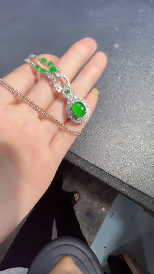 未镶嵌定制翡翠翡翠A货有轻微色差属于正常现象，挂件多样性发货1