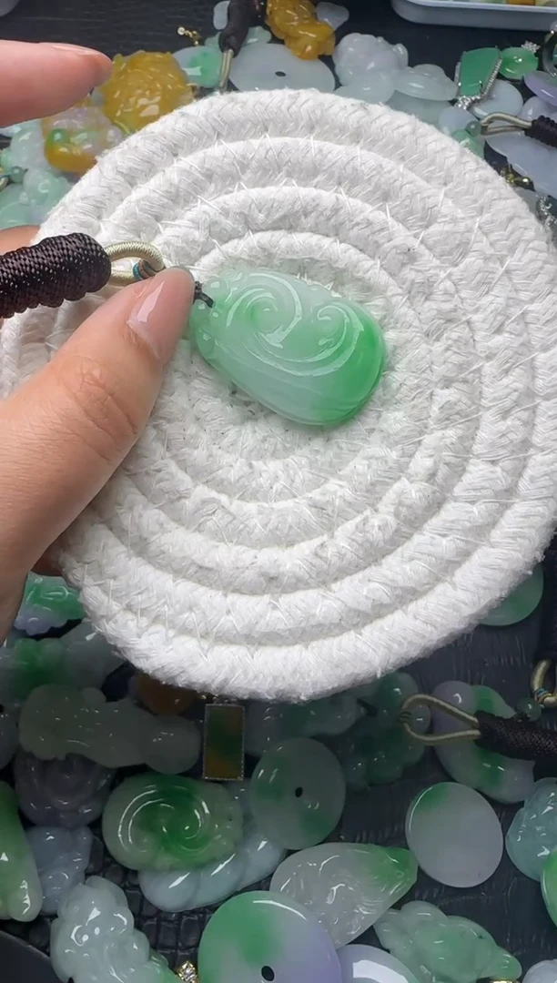 颈饰未镶嵌翡翠缅甸翡翠吊坠