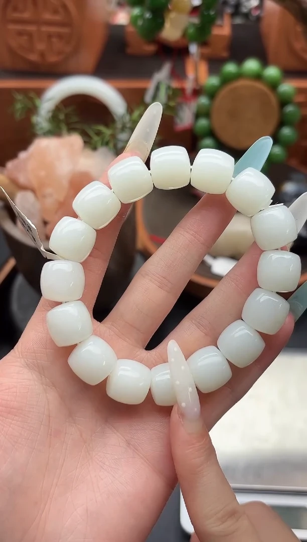 未镶嵌手串和田玉董小姐推荐 多样性发货 拍一发一qmb13