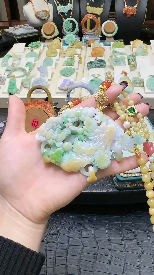 【闪购商品】翡翠颈饰未镶嵌特色黄加绿凤牌