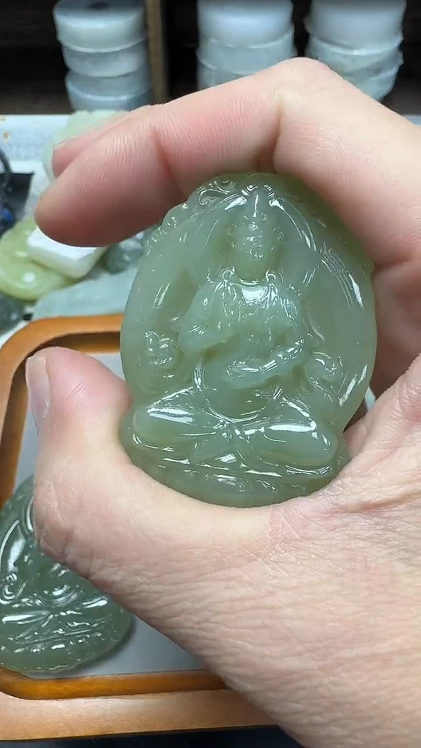 颈饰未镶嵌和田玉双面雕刻