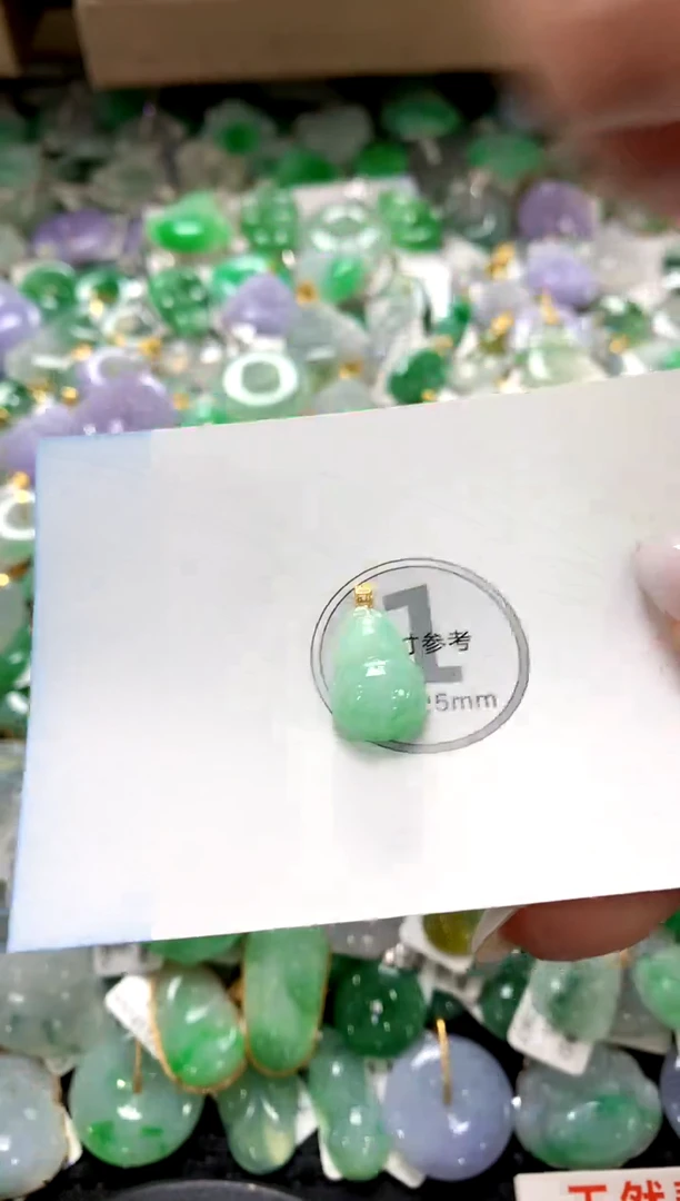 颈饰18K金镶嵌翡翠1111111111111111