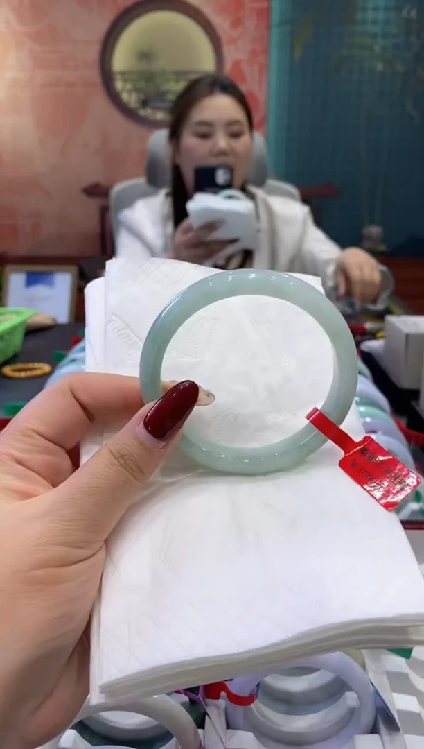 【闪购商品】翡翠手镯未镶嵌多人0008421