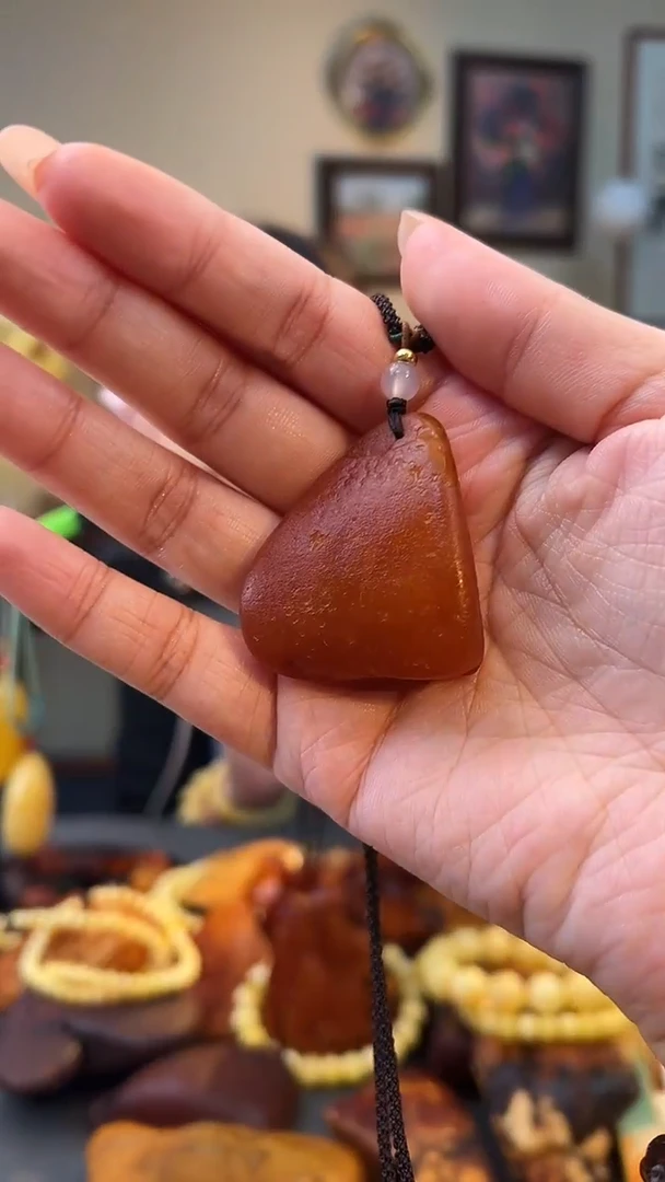 琥珀颈饰未镶嵌吊坠