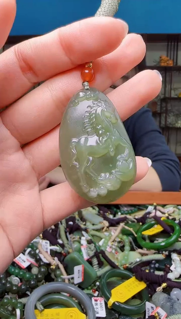颈饰未镶嵌和田玉1