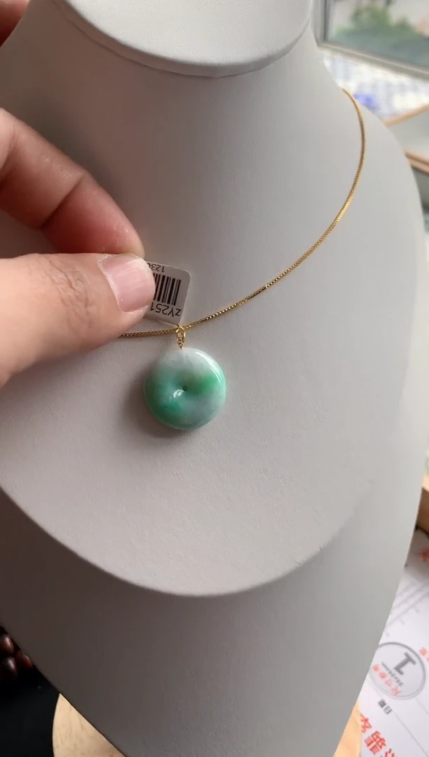 颈饰18K金镶嵌翡翠1