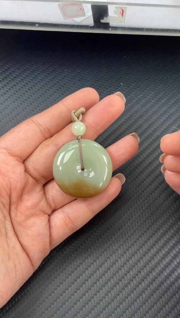 吊坠(赠链)未镶嵌和田玉若羌微色差平安扣m