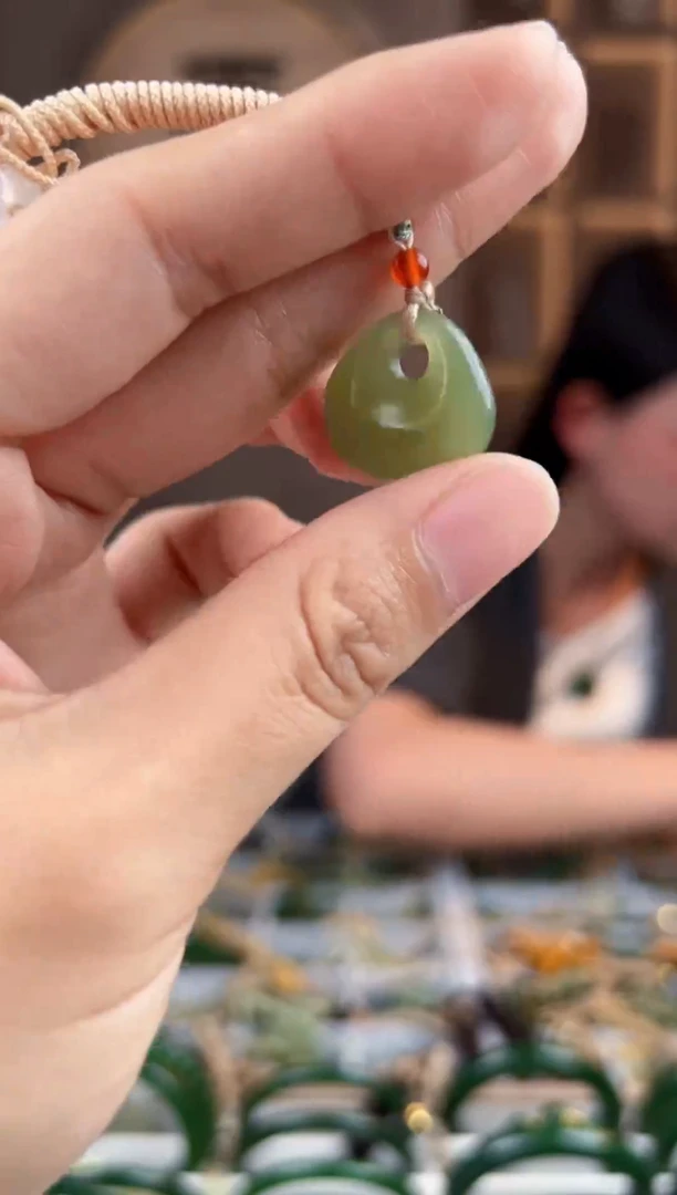 颈饰未镶嵌和田玉拍一发一，拍一发一