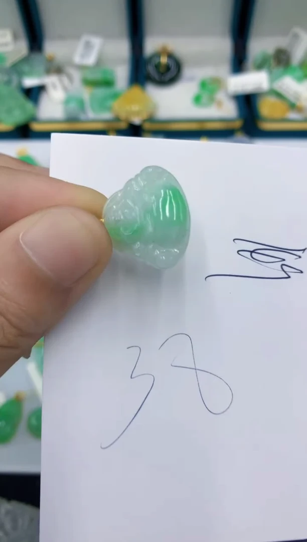 翡翠挂件未镶嵌翡翠