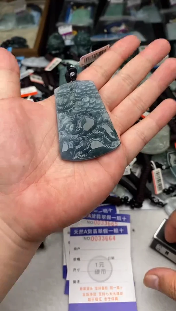 翡翠未镶嵌颈饰多样性发其一