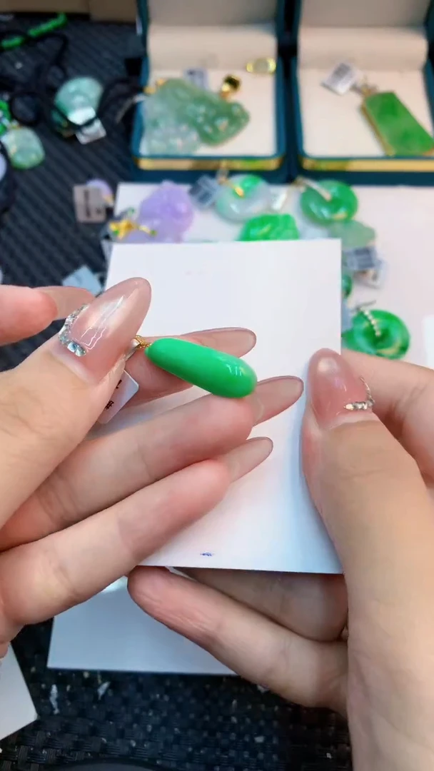 翡翠18K金镶嵌吊坠(不含链)1