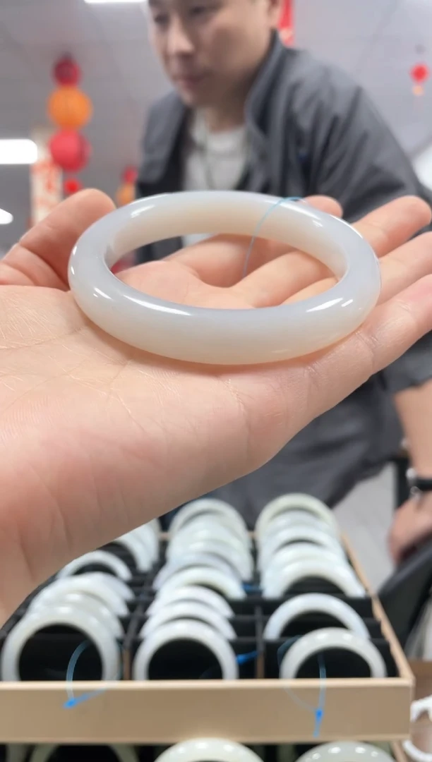 【闪购商品】和田玉手镯未镶嵌圈口备注 荔枝冻手镯一条（福利）