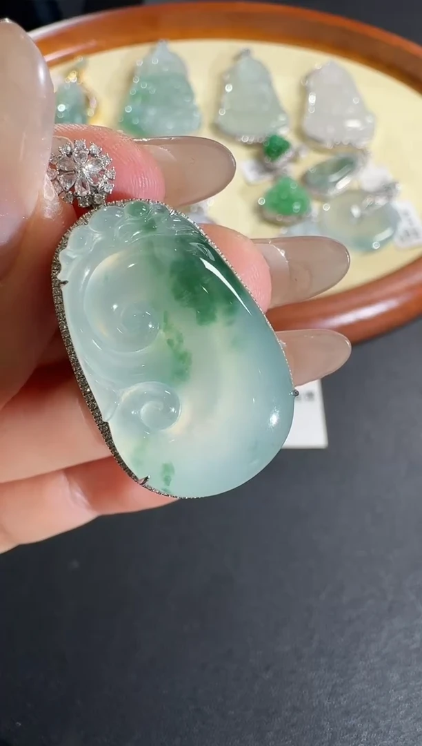 【闪购商品】翡翠吊坠(不含链)18K金镶嵌【源头工厂】钻石镶嵌