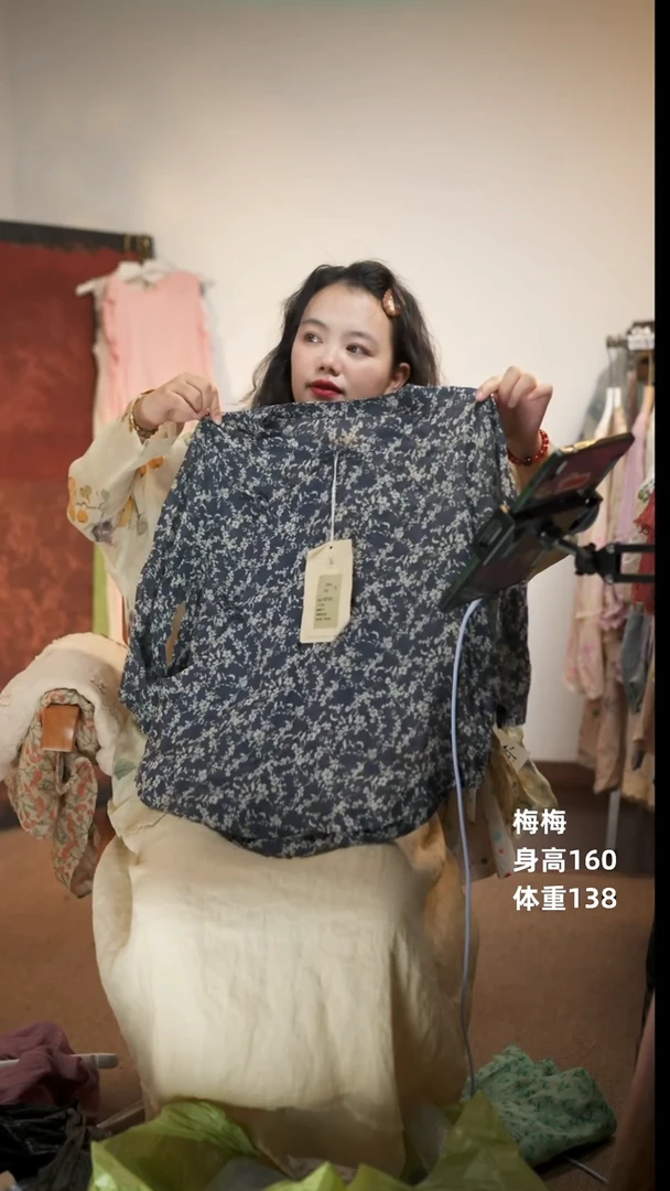 套头10102青盘扣碎花小衫