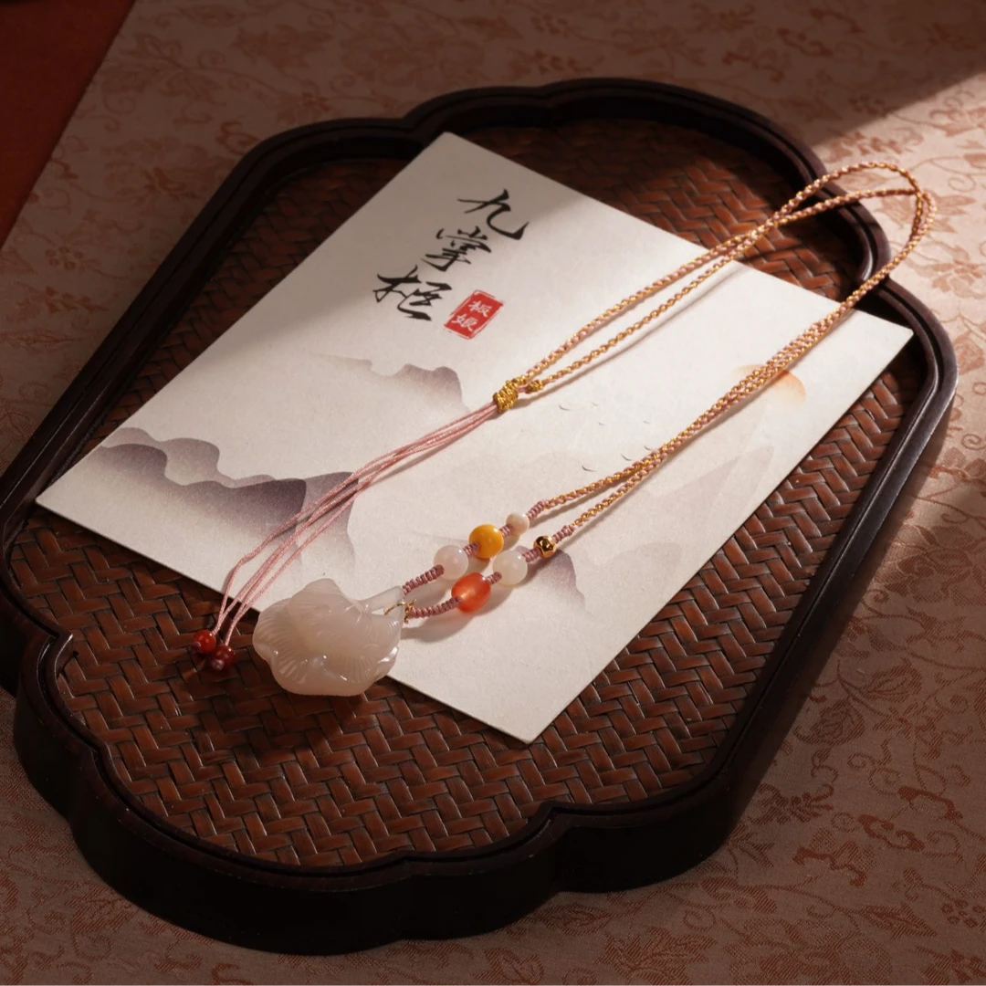 【JJ582】天然和田玉藕粉如意吊坠18k金—多样性发其一28*24*11微绵