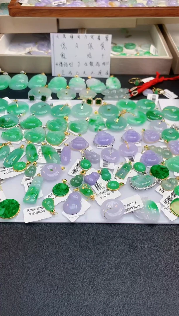 颈饰18K金镶嵌翡翠天然缅甸A货翡翠