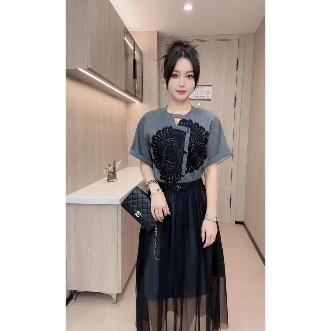 25606 鱼鱼严夏季新款设计轻奢短袖网纱拼接刺绣收腰显瘦时尚套装