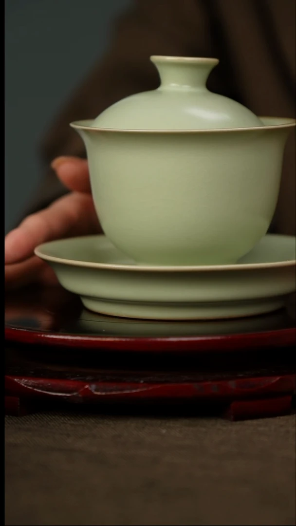 微微瑕 粉青  元宝盖碗 无底款200容量