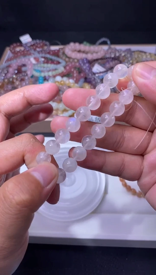 水晶手串未镶嵌9mm蓝月光（带共生）