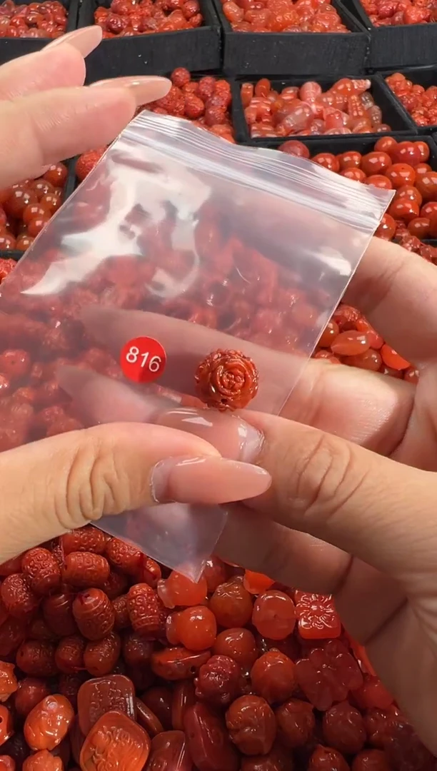 南红玛瑙未镶嵌颈饰1