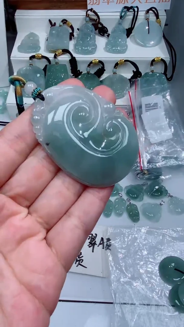 颈饰未镶嵌翡翠吊坠