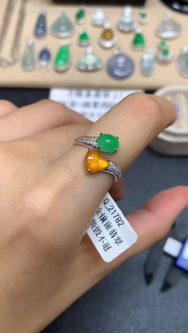 18K金镶嵌戒指翡翠葫芦【无服务费【24小时鉴赏期】
