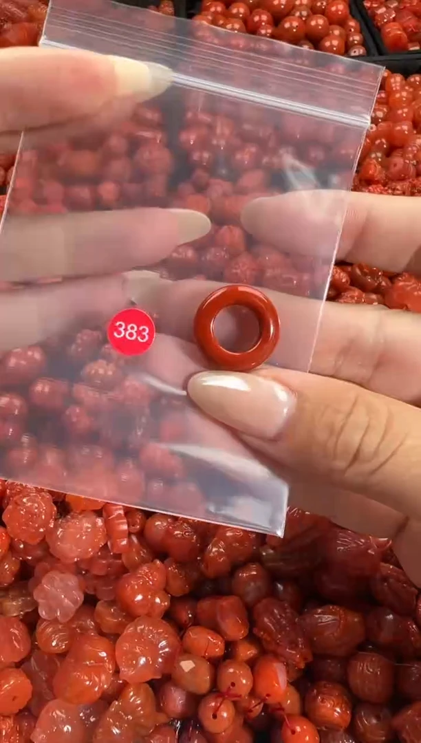 颈饰未镶嵌南红玛瑙1