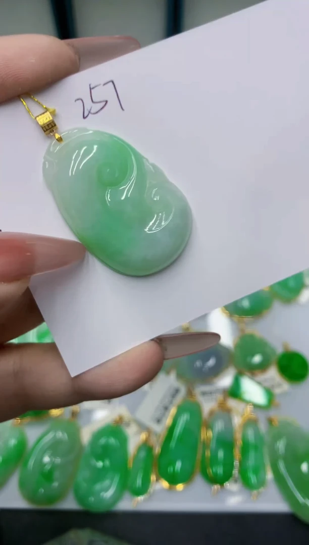 颈饰18K金镶嵌翡翠11111