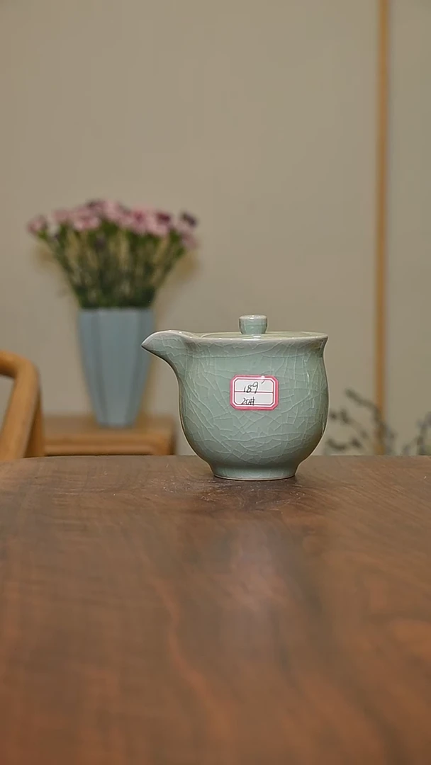 25#手抓壶 豆绿釉 微瑕 朱家汝窑款