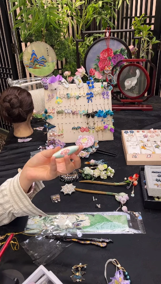织绣雨*非遗苏绣手工饰品非遗苏绣手工饰品