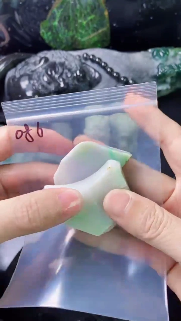 【闪购商品】翡翠挂件未镶嵌086天然A货翡翠