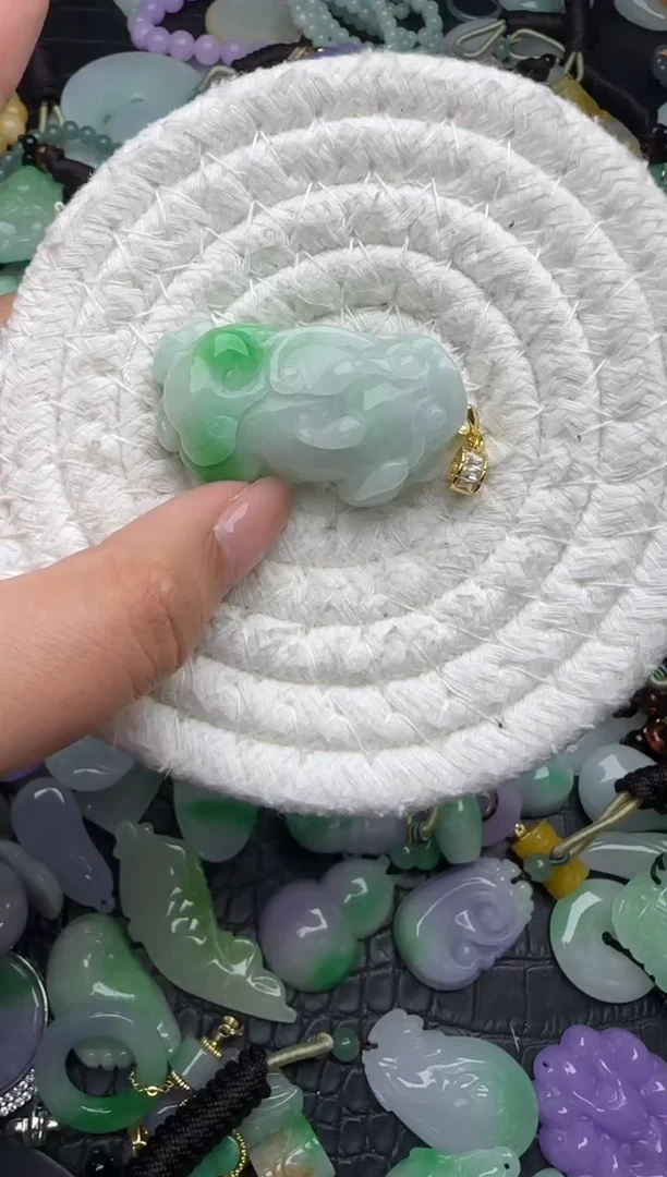 颈饰未镶嵌翡翠缅甸翡翠吊坠