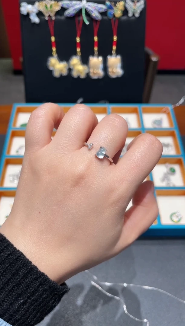 颈饰银S925镶嵌翡翠戒指