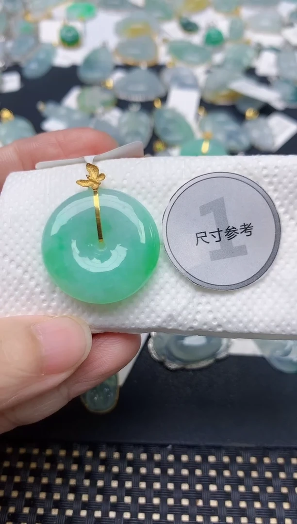 颈饰18K金镶嵌翡翠天然缅甸A货翡翠