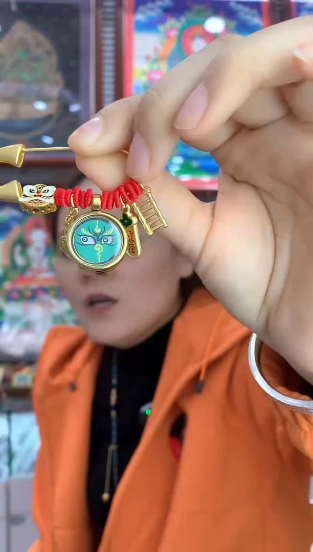 吊坠绿cc  眼睛   纯手绘唐卡  （不退不换）