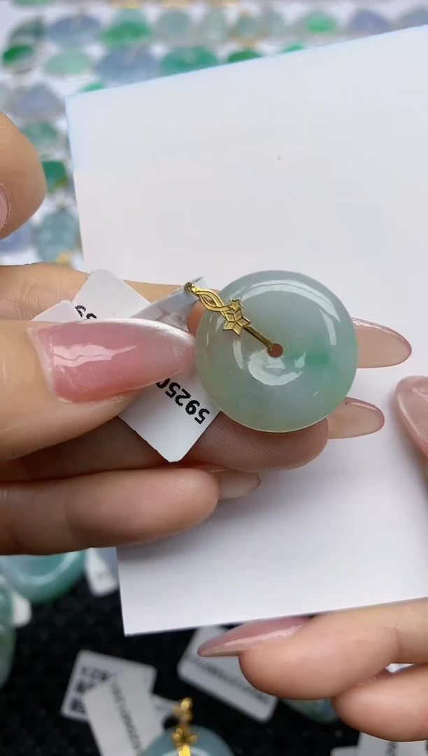 【闪购商品】翡翠挂件18K金镶嵌天然翡翠A货