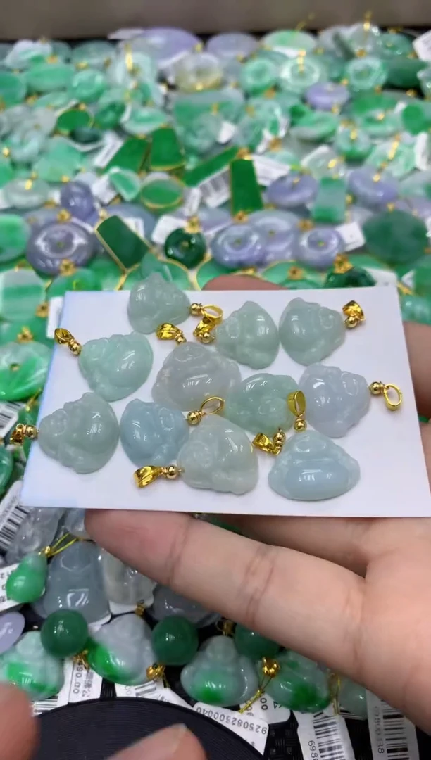 颈饰未镶嵌翡翠天然缅甸翡翠A货多样性发其一