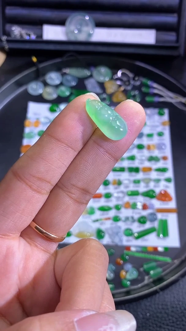 未镶嵌挂件翡翠豆子