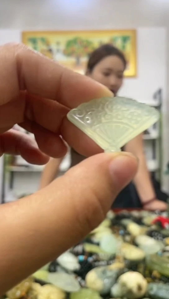 岫玉未镶嵌挂件