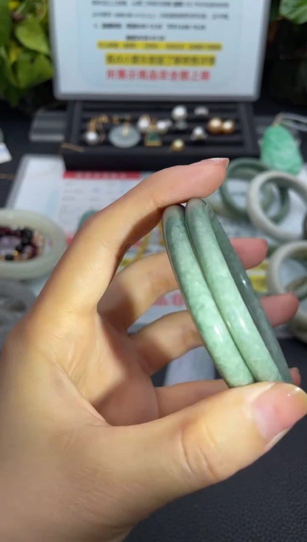未镶嵌手镯翡翠手镯