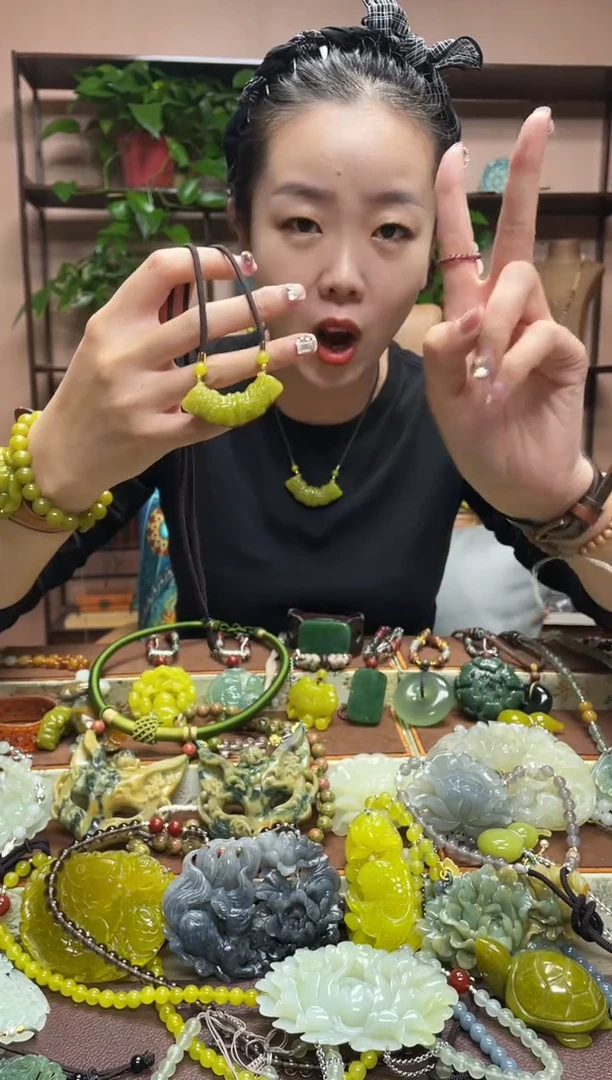 未镶嵌岫玉吊坠多样性发货发其中之一