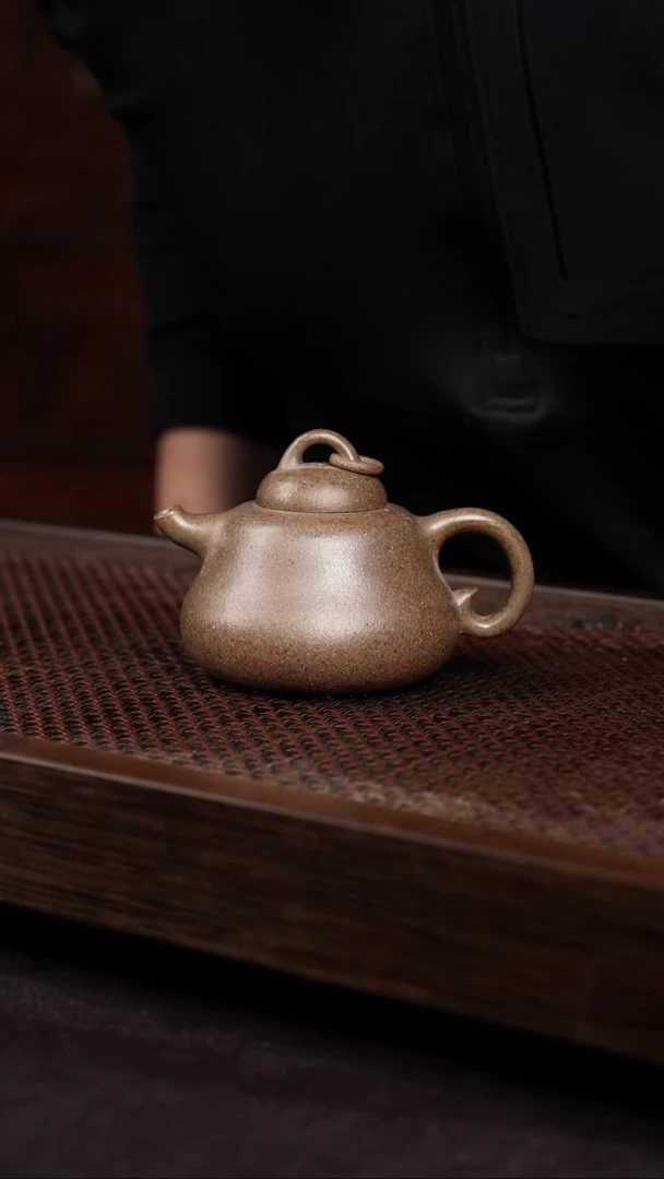 【闪购商品】紫砂茶壶岩中泥葫芦{黄}