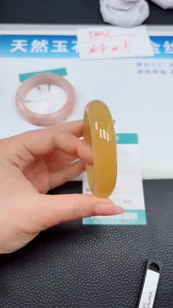 【闪购商品】石英质玉手镯未镶嵌58
