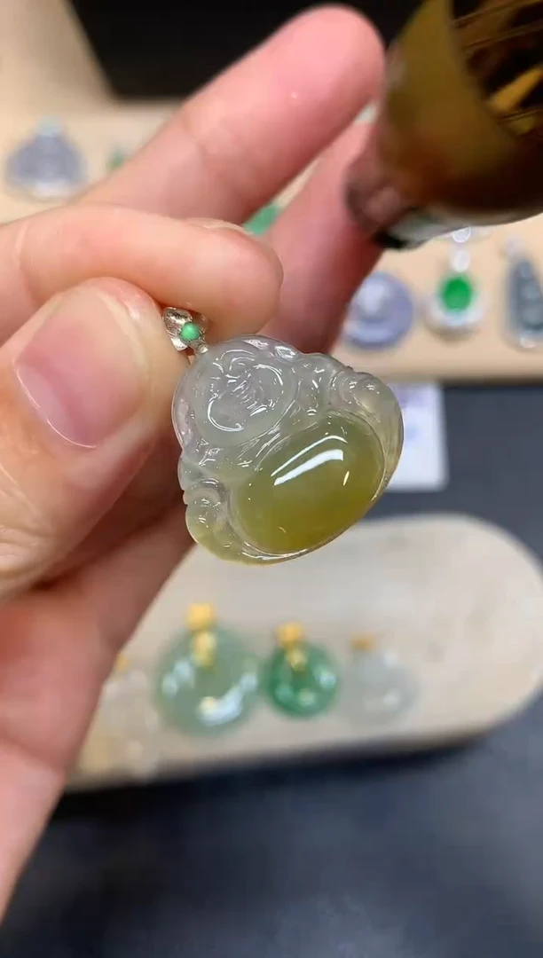颈饰18K金镶嵌翡翠佛公【无服务费【48小时鉴赏期】