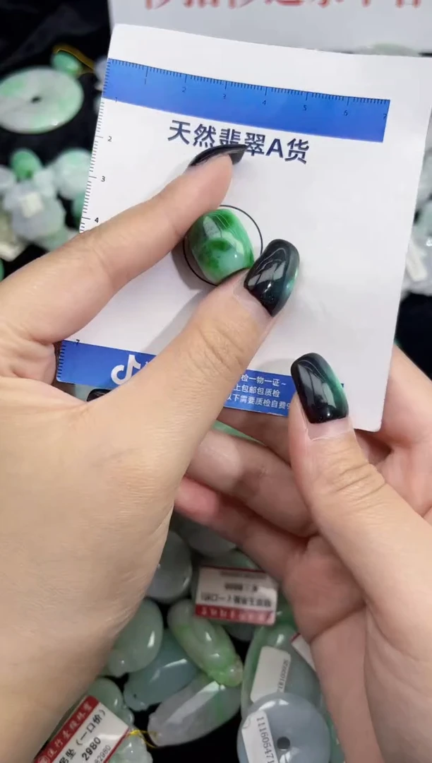 颈饰未镶嵌翡翠翡翠A货