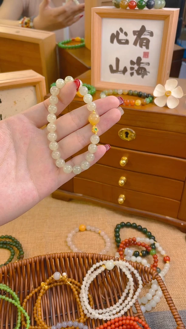 手链18K金镶嵌和田玉蜂蜜水