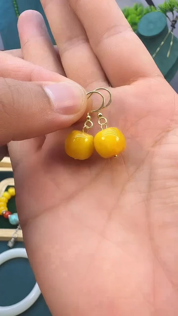 14K金镶嵌蜜蜡耳饰E01