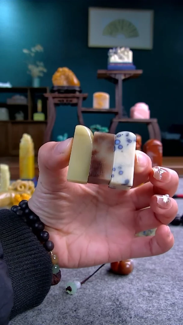 【闪购商品】青田石蓝星紫檀灯光冻品种章三方1.2*1.2