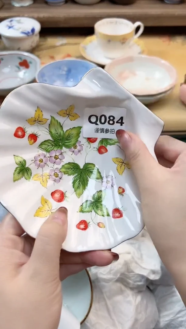 瓷片芊**贝  84